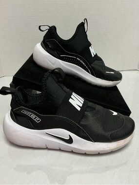 Nike Flex Runner 4 Black White Slip-On Sneakers Youth 2Y